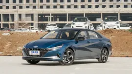 Hyundai Elantra Flagship TOP 1.5L CVT