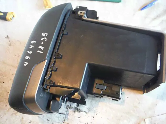 Подлокотник Hyundai IX-35 (049649СВ2)-0